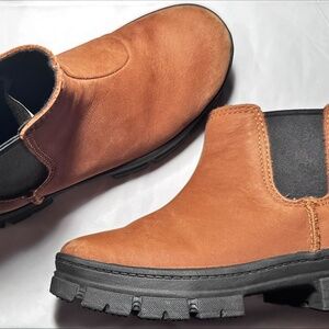 UGG Ashton Chelsea Boot